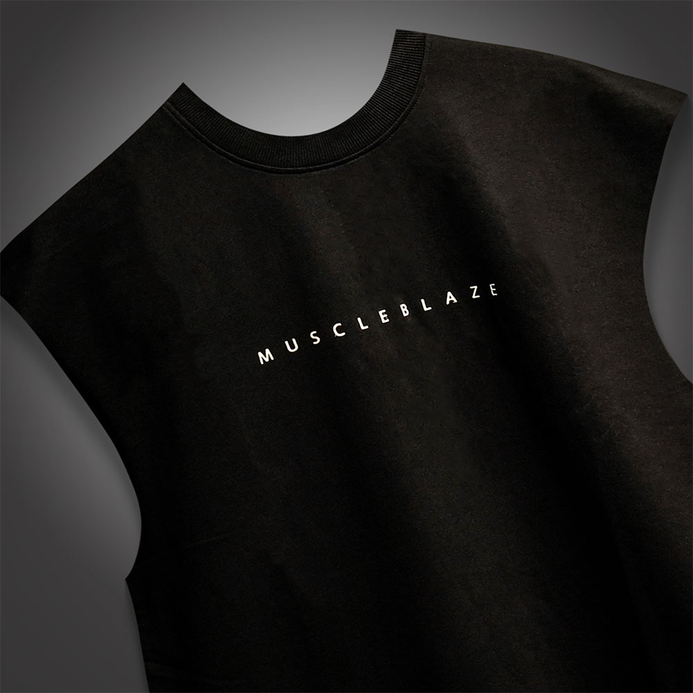 https://img10.hkrtcdn.com/40806/prd_4080599-MuscleBlaze-B.D.S.M-Oversized-Tank-Large-Black_o.jpg