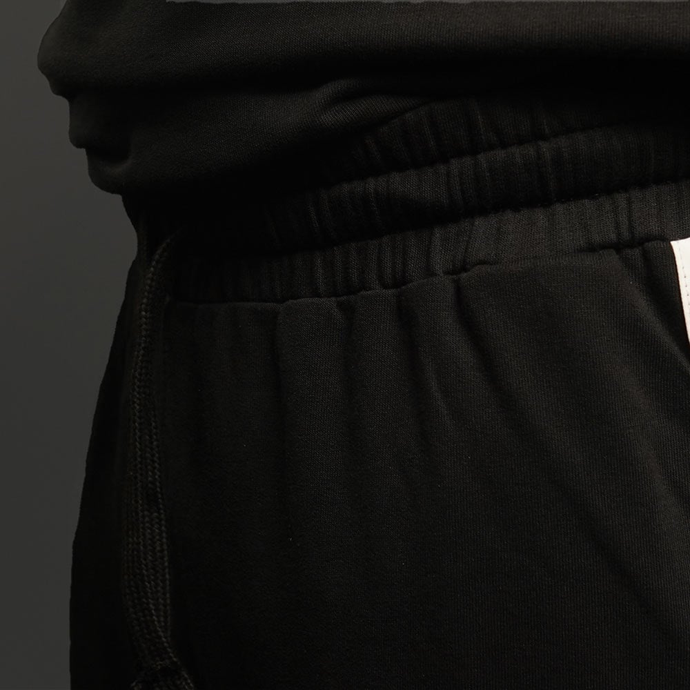 https://img10.hkrtcdn.com/40807/prd_4080689-MuscleBlaze-Straight-Fit-Panel-Trackpants-Black-Small_o.jpg