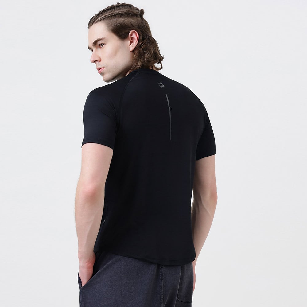 6 - MuscleBlaze Active Tee Half Sleeve,  X-Large  Midnight Black