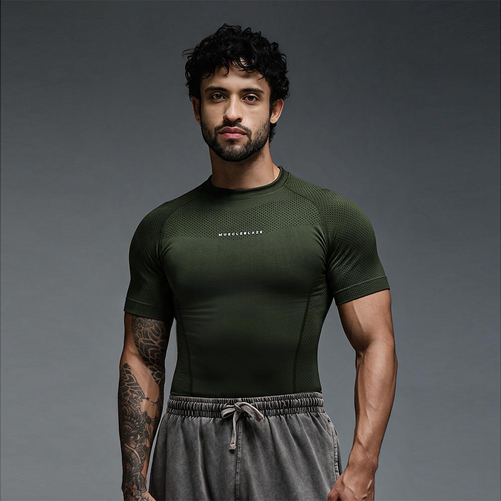 3 - MuscleBlaze Z Verse Aeroweave Seamless Compression, Medium Combat Olive