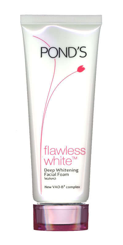 Pond's Flawless White Deep Whitening Facial Foam
