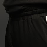 https://img10.hkrtcdn.com/40807/prd_4080689-MuscleBlaze-Straight-Fit-Panel-Trackpants-Black-Medium_o.jpg