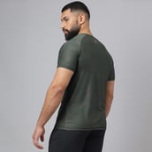 5 - MuscleBlaze Camo Dry-Fit Active Tee Half Sleeve,  Olive  Large