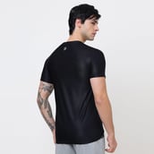 4 - MuscleBlaze Camo Dry-Fit Active Tee Half Sleeve, Small Black